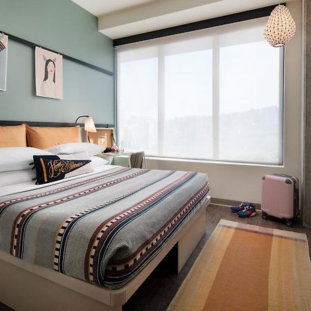 Hotel Moxy Portland Downtown Extérieur photo