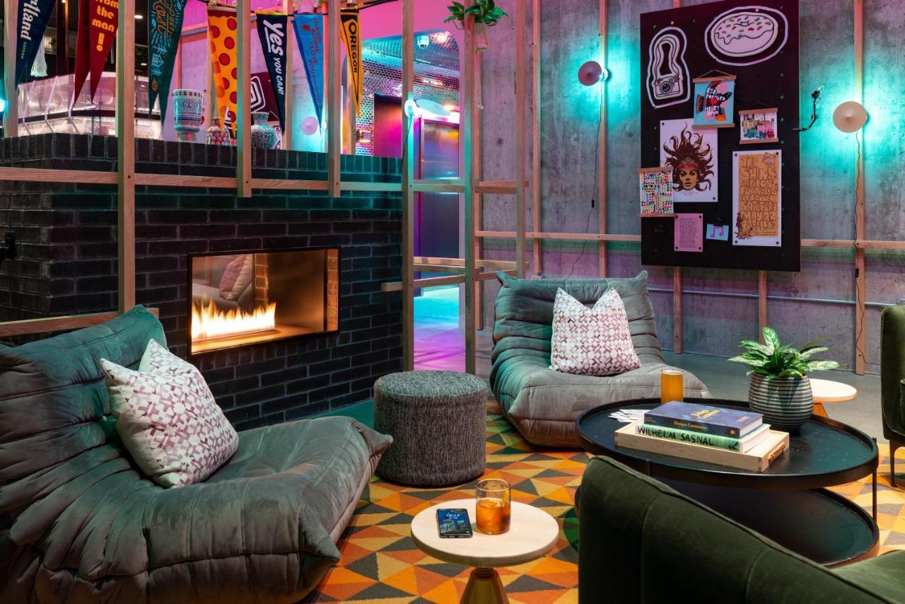 Hotel Moxy Portland Downtown Extérieur photo