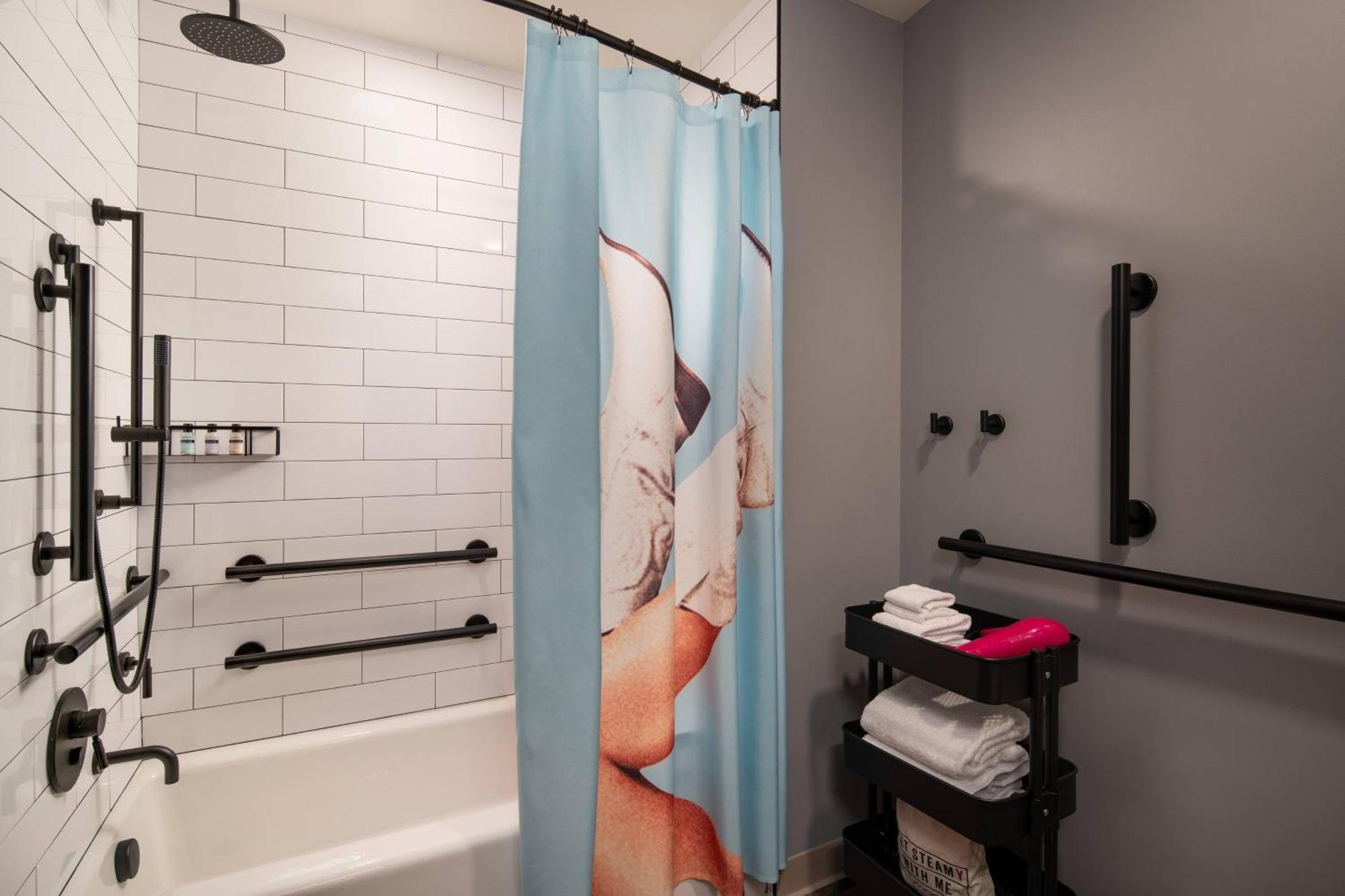 Hotel Moxy Portland Downtown Extérieur photo