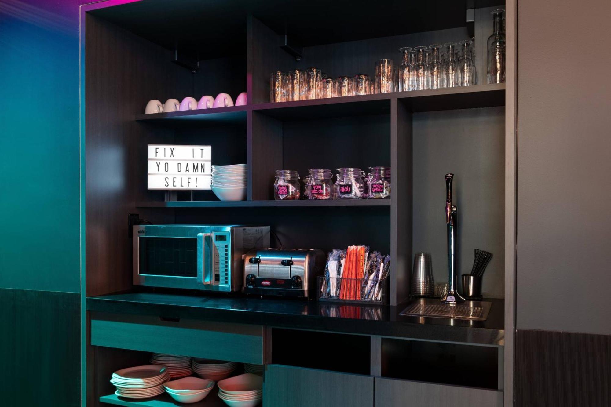 Hotel Moxy Portland Downtown Extérieur photo