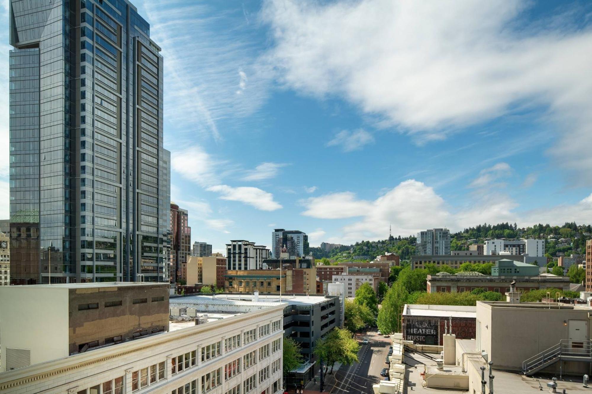 Hotel Moxy Portland Downtown Extérieur photo