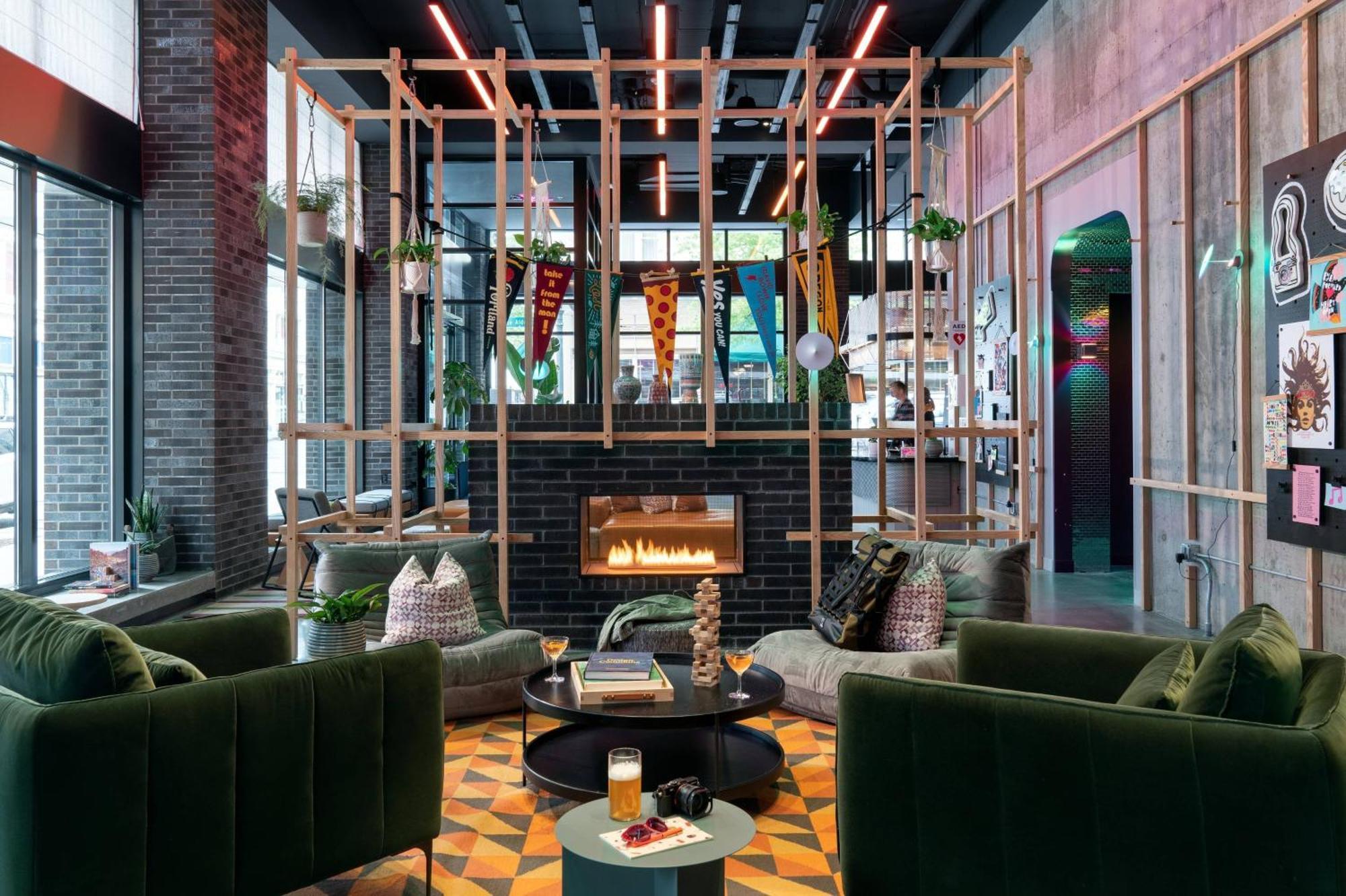 Hotel Moxy Portland Downtown Extérieur photo